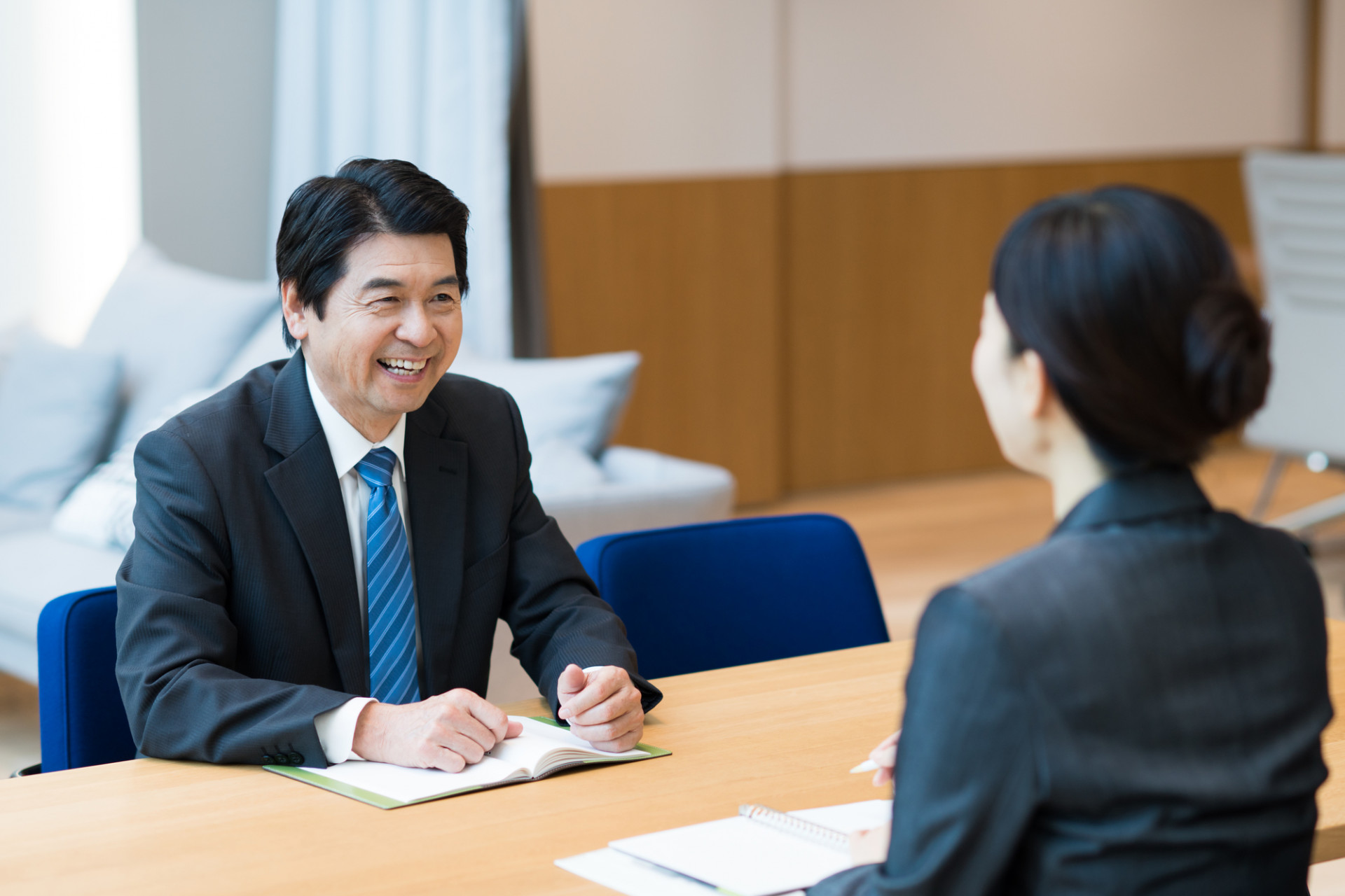 営業(電気・通信・用具販売など)正社員募集